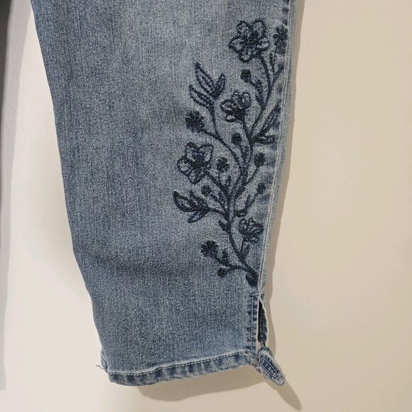 Bandolino - Jeans Capri Denim Embroidered - Plus Size 16 - Blue - Cotton Blend - Picture 4 of 7